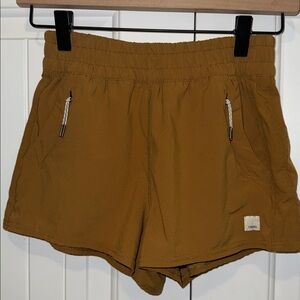 Tan Athletic Shorts Vuori XS